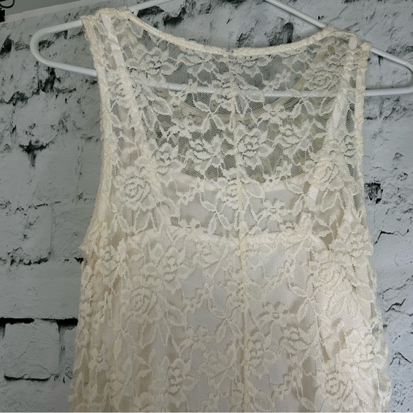 Wallflower Lace Dress - Picture 6 of 10